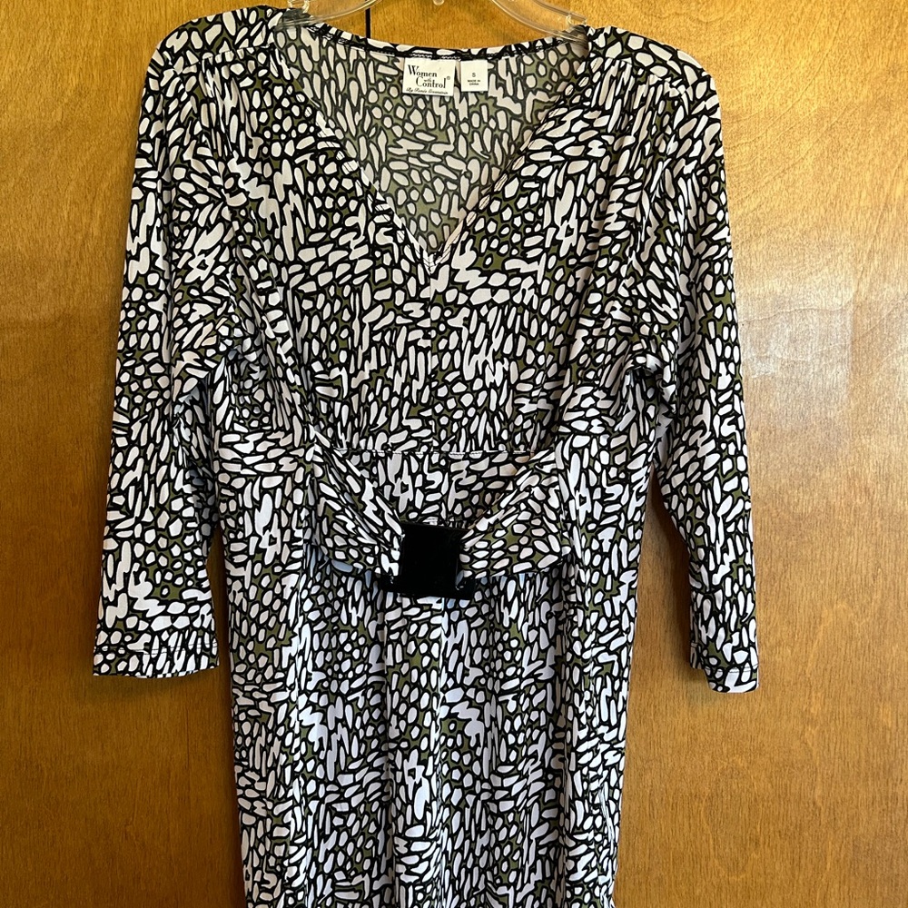 Women with Control Black and White Patterned Blouse